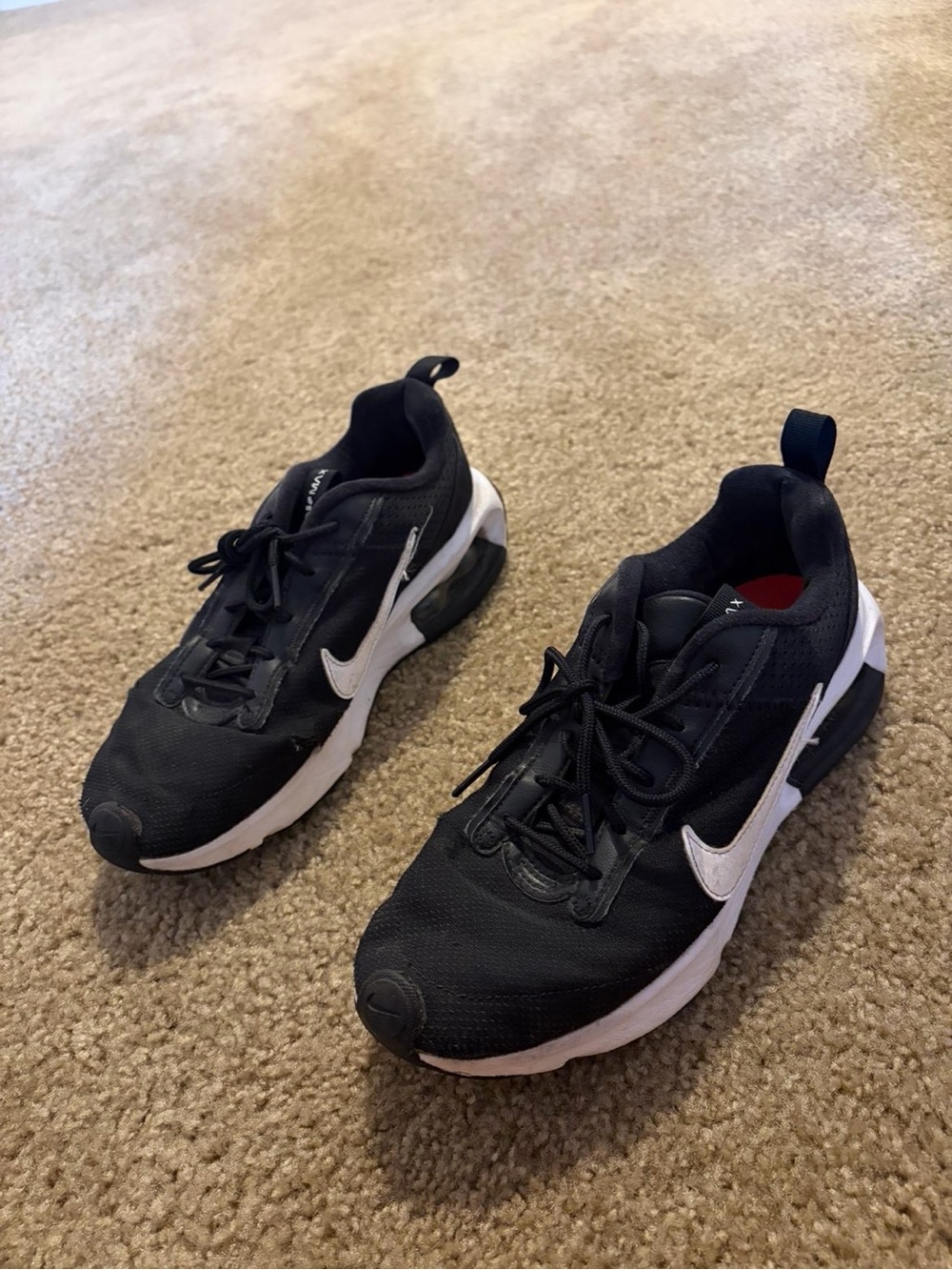 Nike Black & White Women's Low-Top Running Sneakers